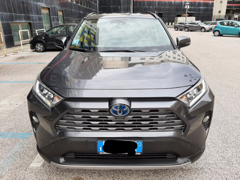 Usata Toyota RAV4 Hybrid Active 178 CV (130 kW) 2021 Grigio SUV