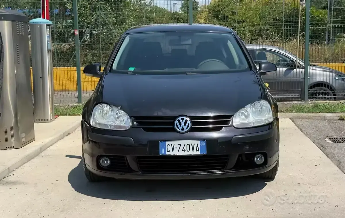 Usata VW Golf IV Comfortline 102 CV (75 kW) 2005 Nero Utilitaria