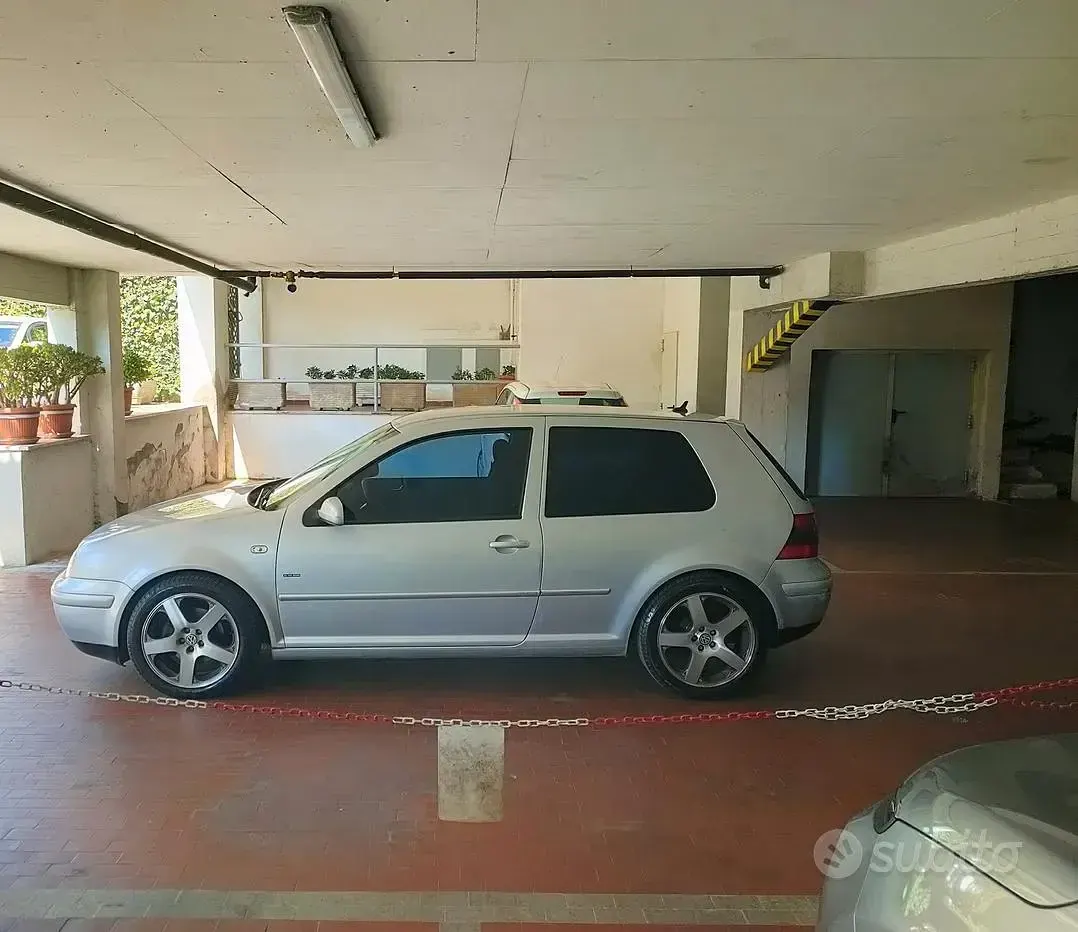 Usata VW Golf IV GTI 150 CV (110 kW) 2001 Grigio Berlina