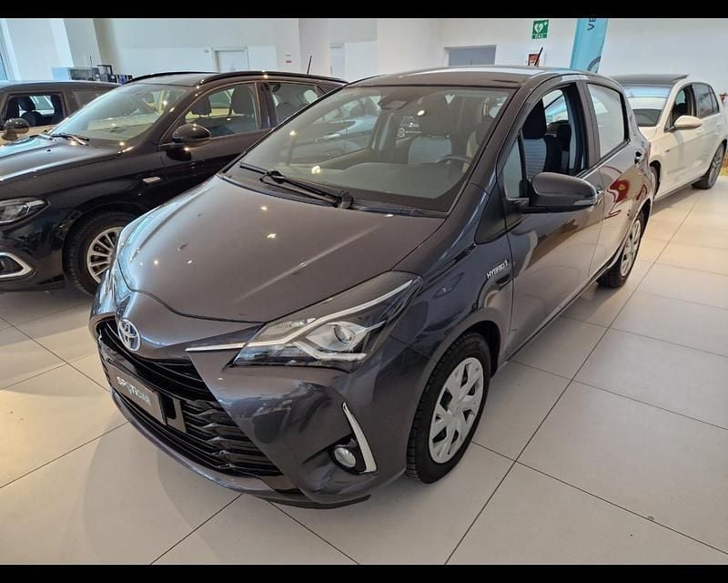 Grigio Usata 2019 Toyota Yaris Hybrid Business Edition Tre volumi | 14.900 € (Cara) - Immagine 1/4