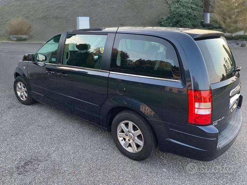 Usata Chrysler Voyager 2009 Blu Monovolume