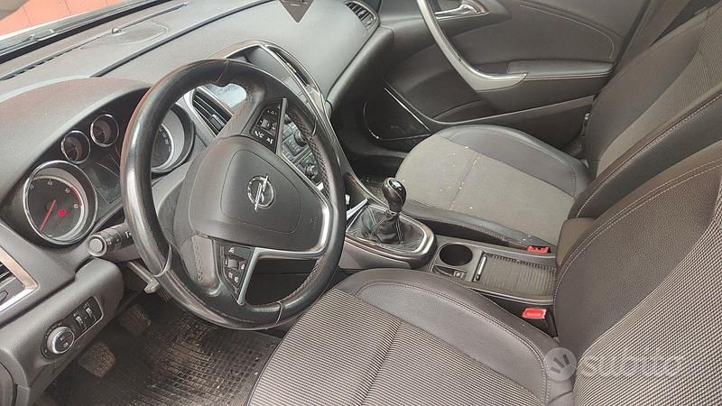 Usata Opel Astra 125 CV (91 kW) 2010 Berlina