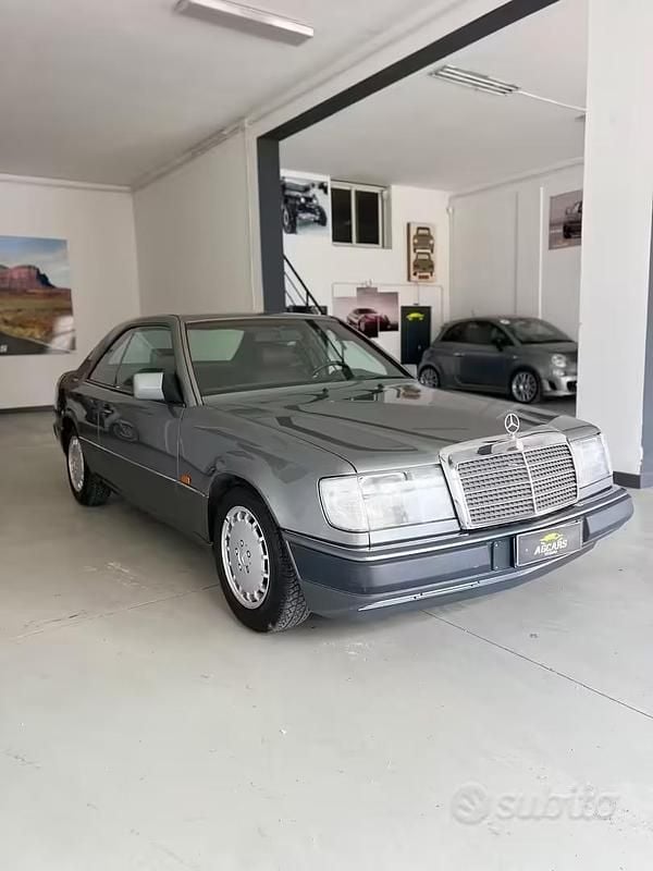 Usata Mercedes E320 220 CV (161 kW) 1992 Grigio Coupé