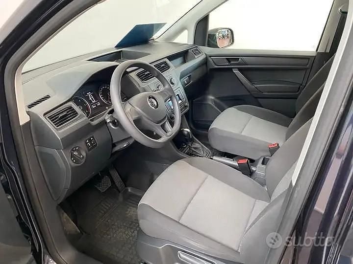 Usata VW Caddy 150 CV (110 kW) 2018 Blu/azzurro Monovolume