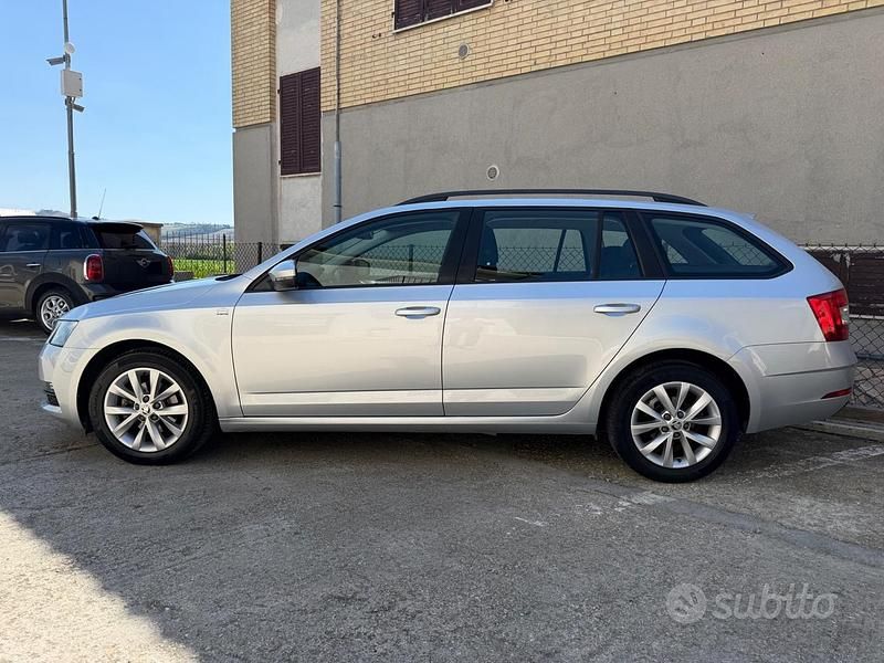 Usata Skoda Octavia Executive 116 CV (85 kW) 2019 Grigio Station wagon