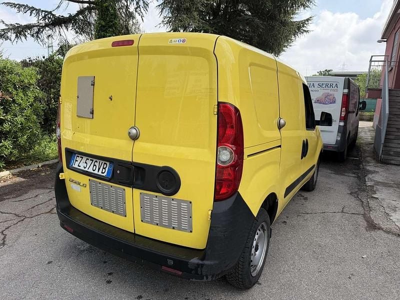 Usata Fiat Doblò 95 CV (69 kW) 2019 Giallo Monovolume
