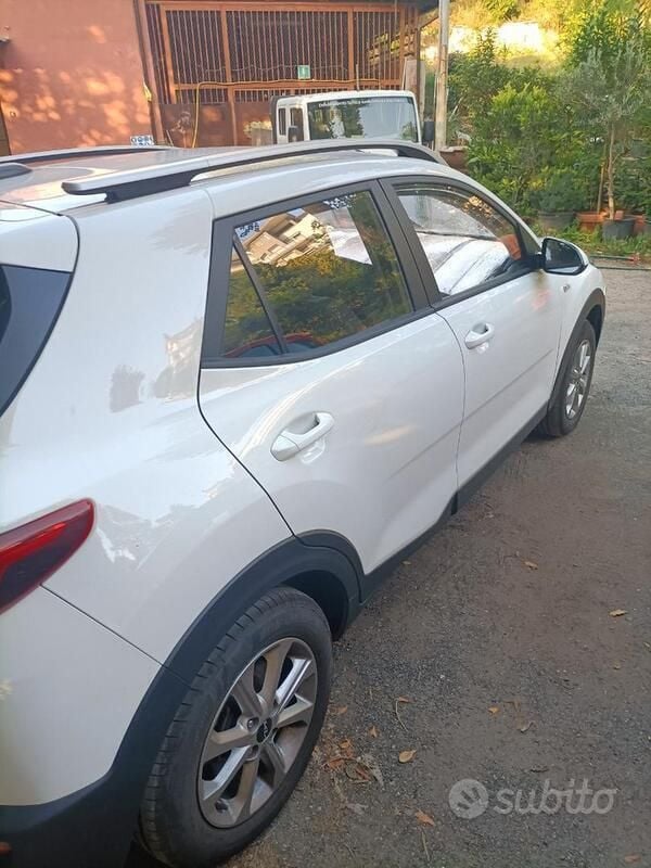 Usata Kia Stonic 84 CV (61 kW) 2022 Bianco SUV