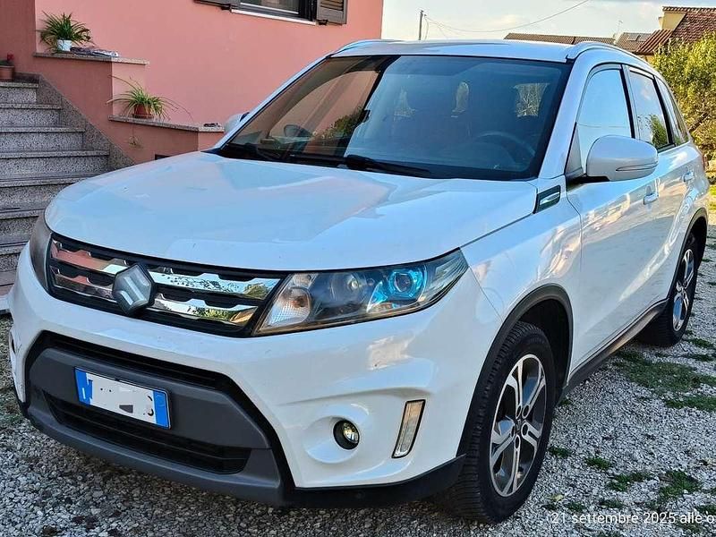 Bianco Usata 2015 Suzuki Vitara SUV | 8900 € (Ottimo prezzo) - Immagine 1/4