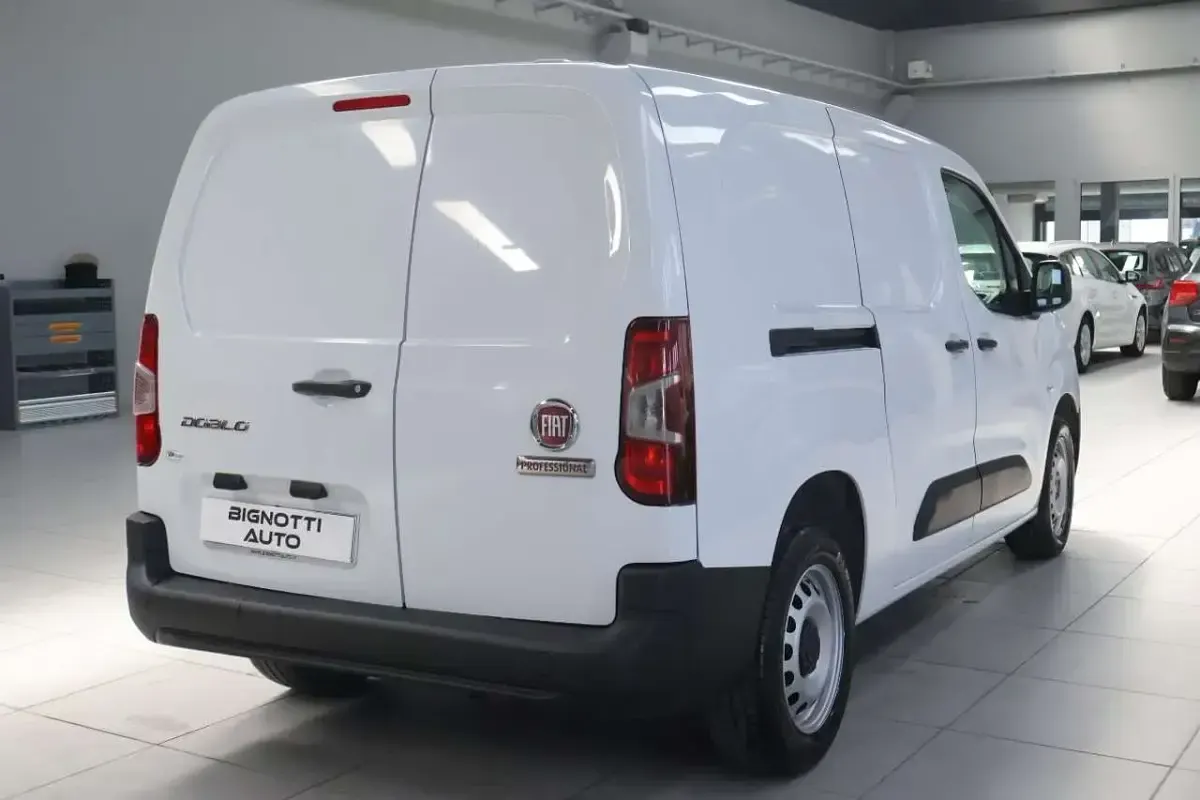 Usata Fiat Doblò 102 CV (75 kW) 2023 Bianco Monovolume