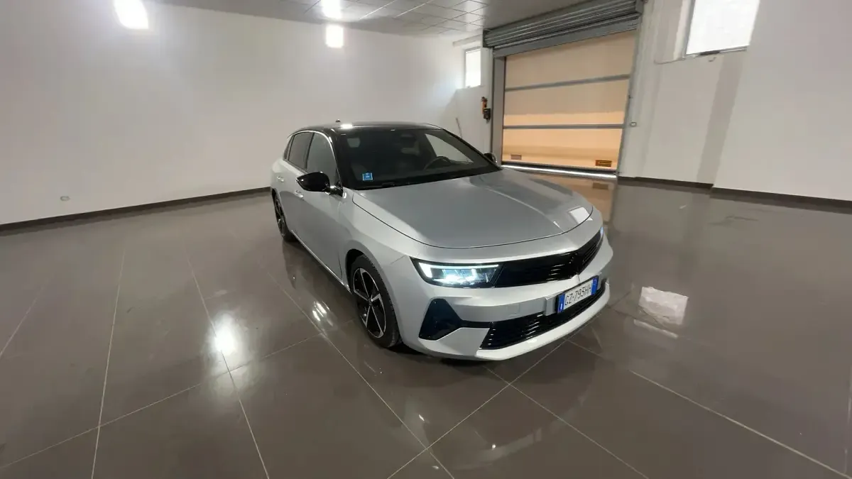 Usata Opel Astra S 130 CV (95 kW) 2025 Kristall silver Utilitaria