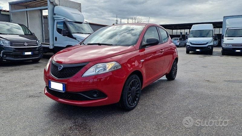 Usata Lancia Ypsilon 69 CV (50 kW) 2019 Rosso Utilitaria