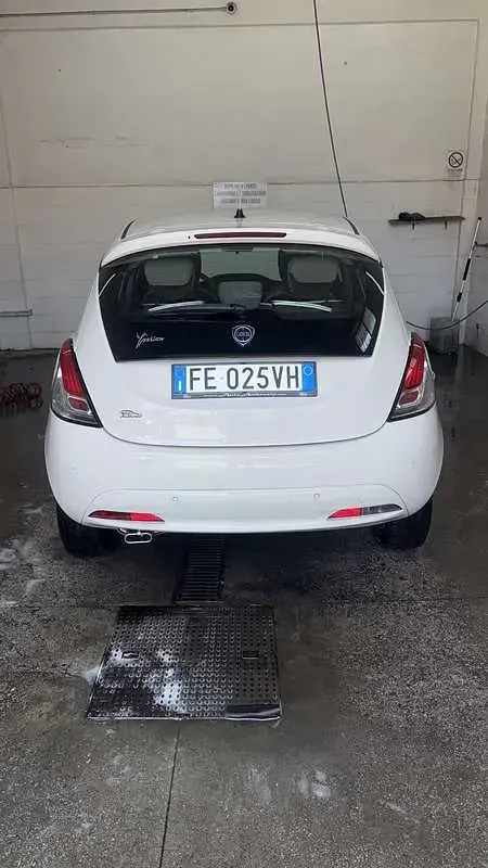 Usata Lancia Ypsilon Gold 95 CV (69 kW) 2016 Utilitaria