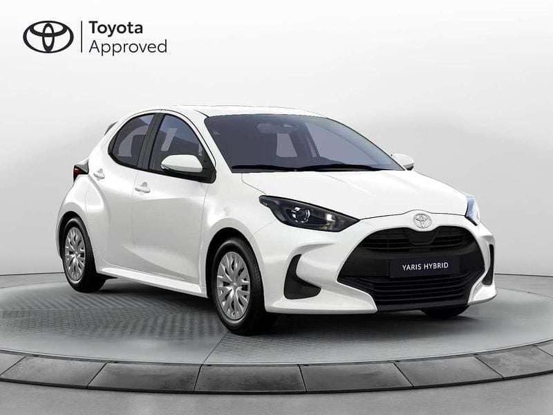 Bianco Nuova 2025 Toyota Yaris Hybrid Active Tre volumi | 19.000 € (Ottimo prezzo) - Immagine 1/1