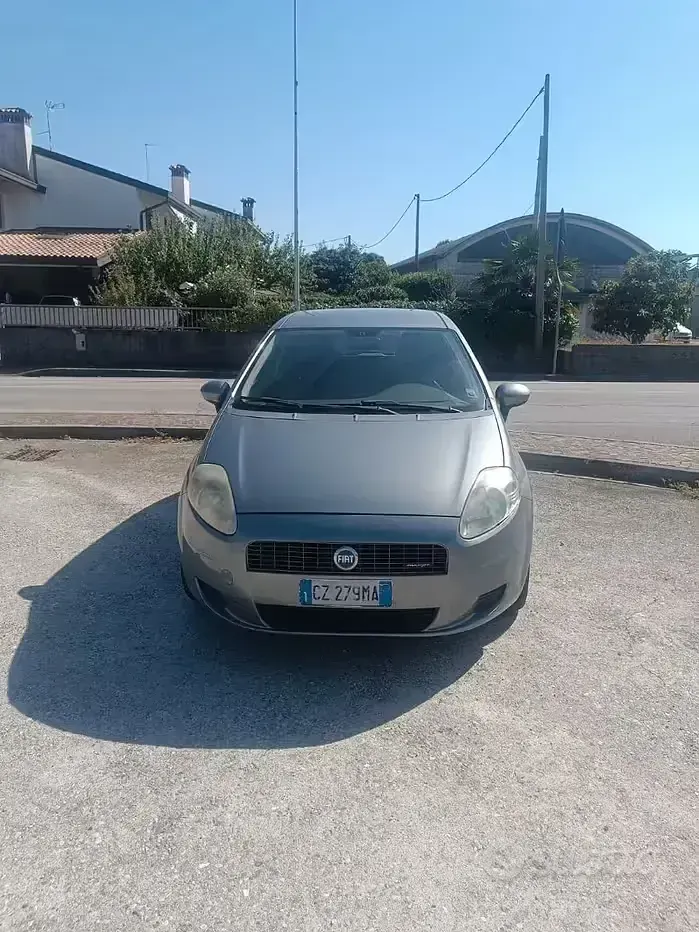 Usata Fiat Grande Punto 75 CV (55 kW) 2006 Grigio Utilitaria