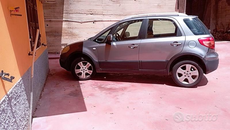 Usata Fiat Sedici 107 CV (78 kW) 2009 Grigio SUV