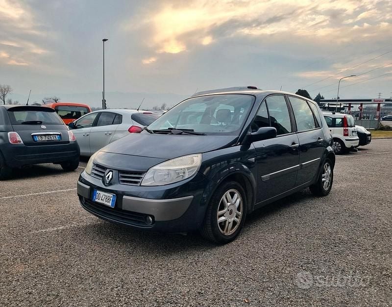 Usata Renault Scénic II Dynamique 111 CV (81 kW) 2006 Grigio Monovolume