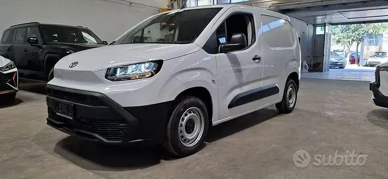 Nuova Toyota Proace Verso Active 110 CV (80 kW) 2026 Bianco Station wagon