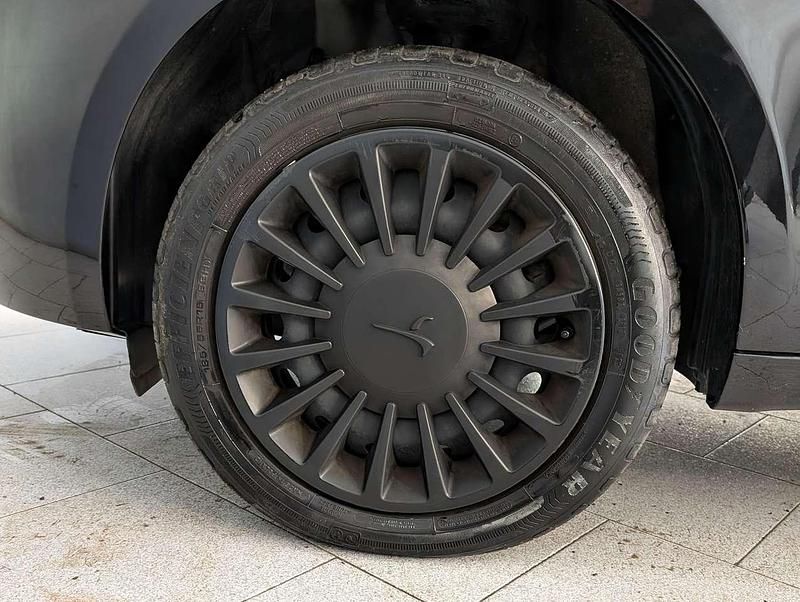 Usata Lancia Ypsilon Silver 70 CV (51 kW) 2023 Nero Utilitaria