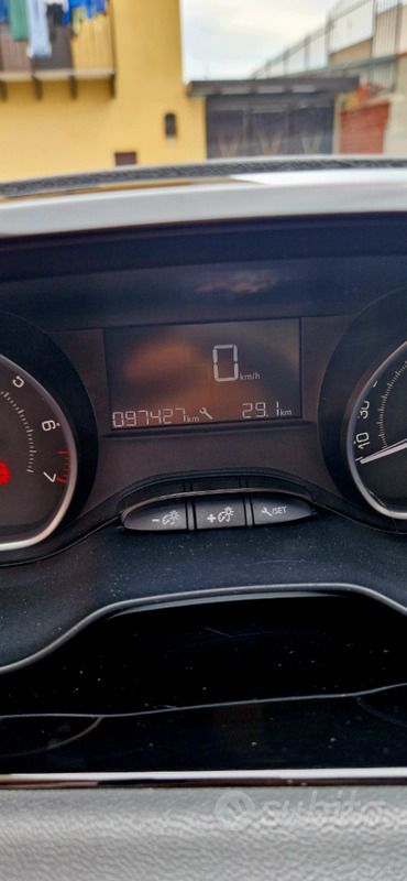 Usata Peugeot 208 2017 Grigio Utilitaria