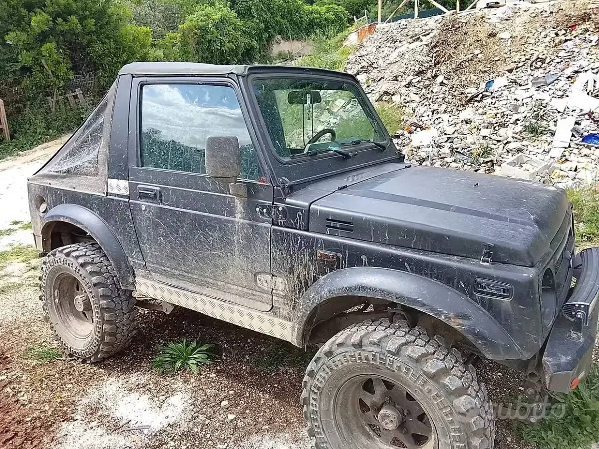 Usata Suzuki Samurai 69 CV (50 kW) 1993 Nero SUV