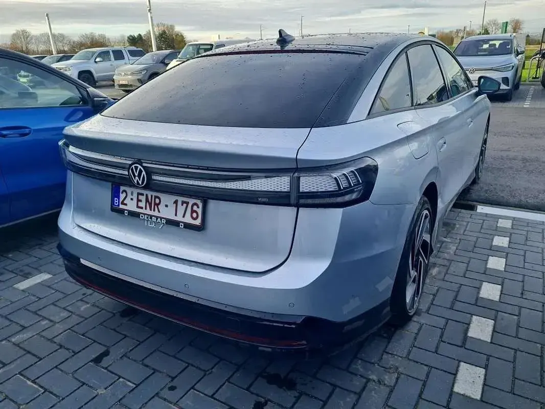 Usata VW ID.7 Pro 52 kW (71 CV) 2024 Argento Utilitaria