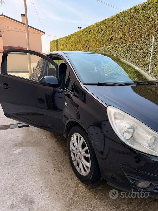 Usata Opel Corsa 69 CV (50 kW) 2009 Nero Utilitaria