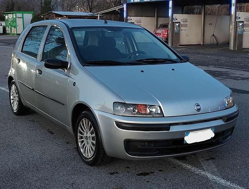Usata Fiat Punto 60 CV (44 kW) 2000 Argento Utilitaria