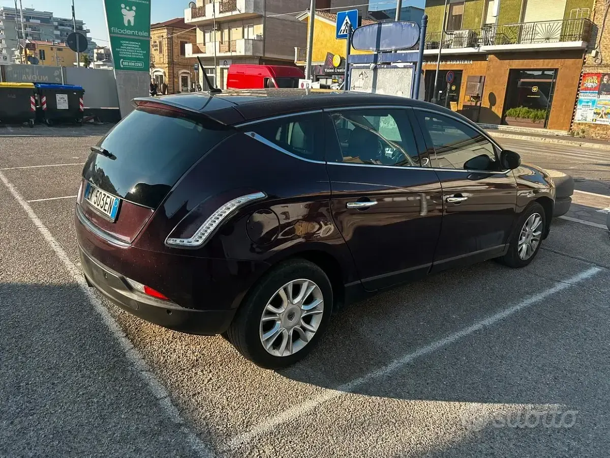 Usata Lancia Delta 190 CV (139 kW) 2011 Utilitaria
