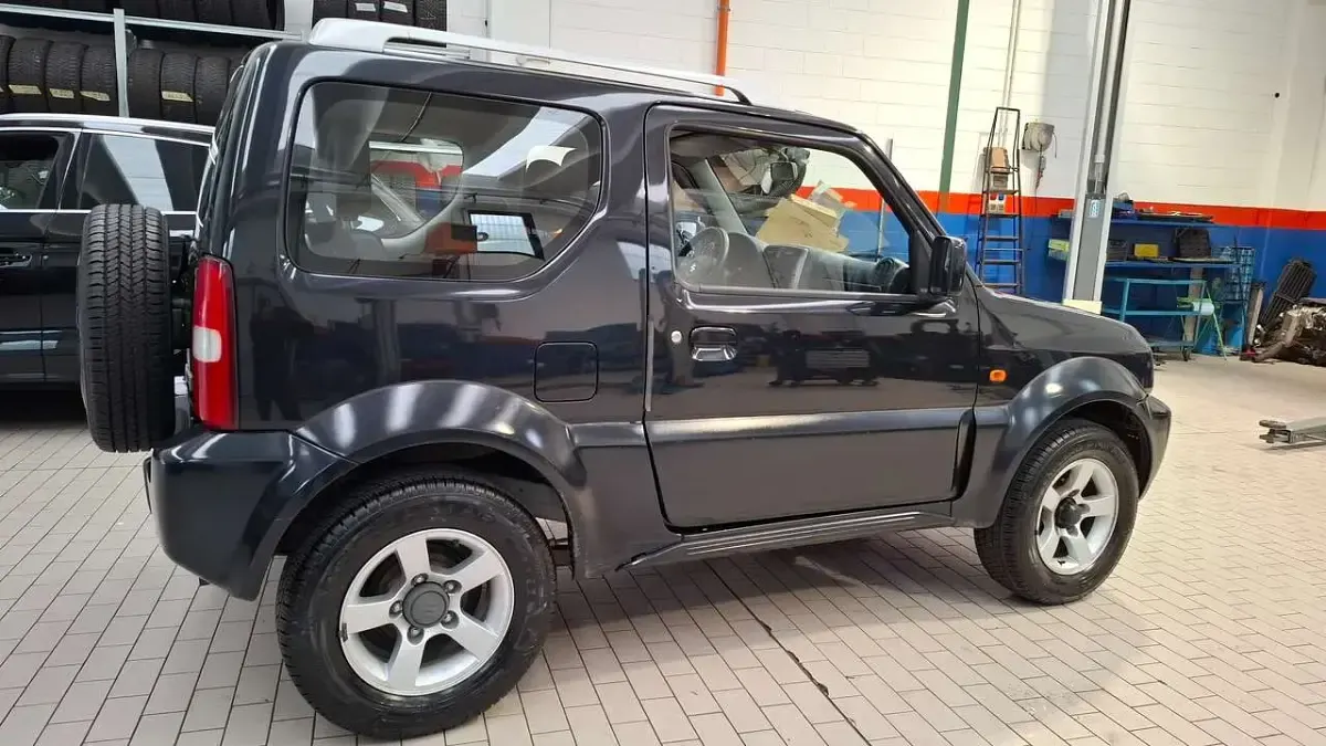Second-hand Suzuki Jimny 86 CP (63 kW) 2006 Negru SUV