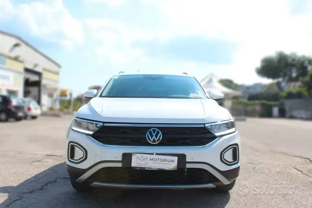 Usata VW T-Roc Life 110 CV (80 kW) 2023 Bianco SUV