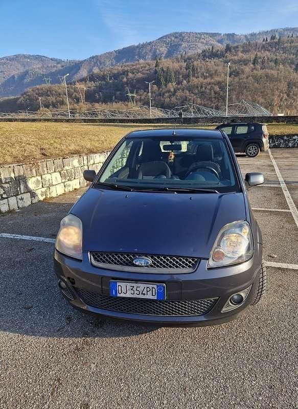 Usata Ford Fiesta Titanium 68 CV (50 kW) 2007 Berlina
