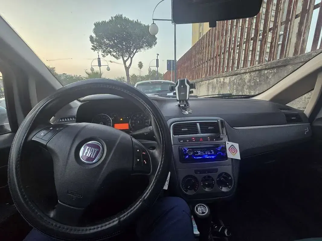 Usata Fiat Grande Punto Active 77 CV (56 kW) 2009 Bianco Utilitaria