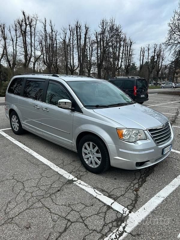 Usata Chrysler Grand Voyager Limited 163 CV (119 kW) 2011 Grigio Monovolume
