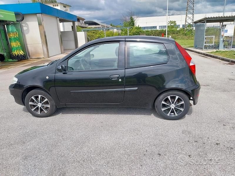 Usata Fiat Punto Active 60 CV (44 kW) 2007 Nero Utilitaria
