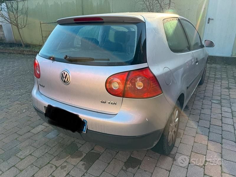 Usata 2004 VW Golf V Tre volumi | 800 € (Super prezzo) - Immagine 1/4