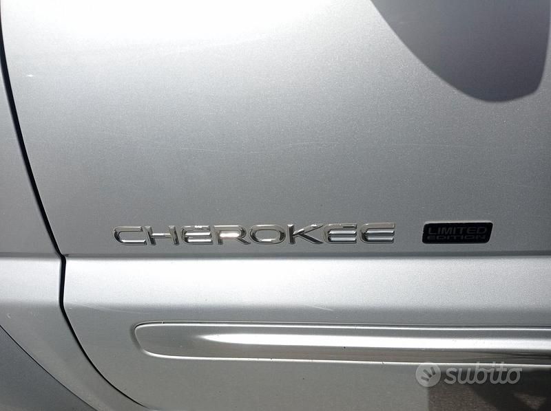 Usata Jeep Cherokee Limited 150 CV (110 kW) 2004 Grigio SUV