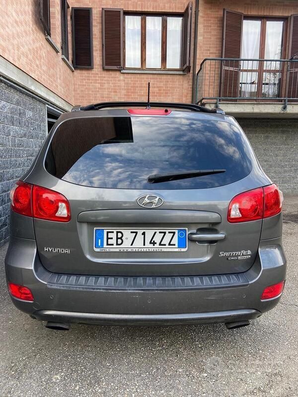 Grigio Usata 2010 Hyundai Santa Fe SUV | 6500 € (Buon prezzo) - Immagine 1/4