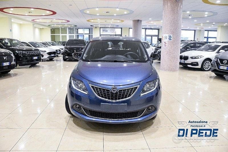 Usata Lancia Ypsilon Gold 69 CV (50 kW) 2022 Blu/azzurro Utilitaria