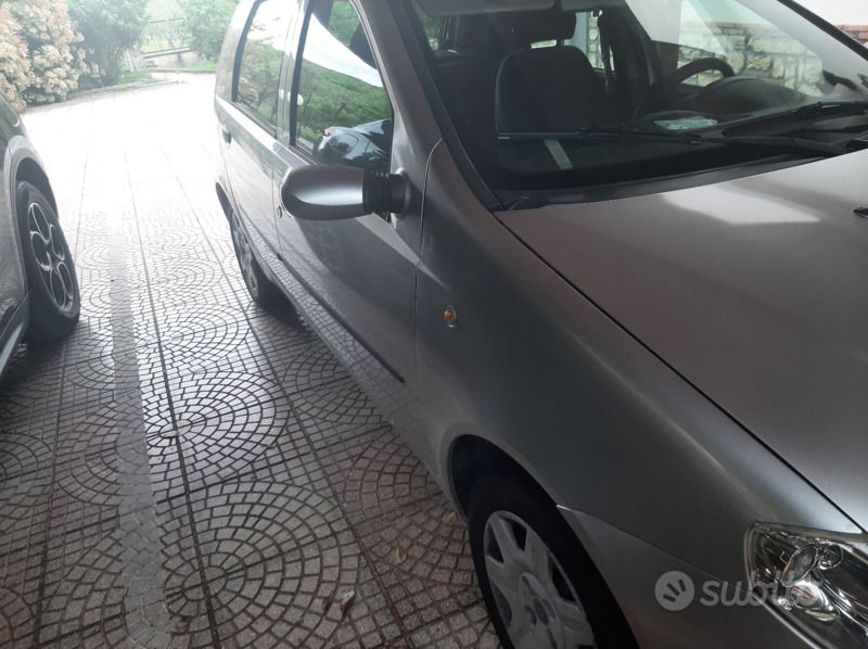 Usata Fiat Punto 69 CV (50 kW) 2005 Grigio Utilitaria