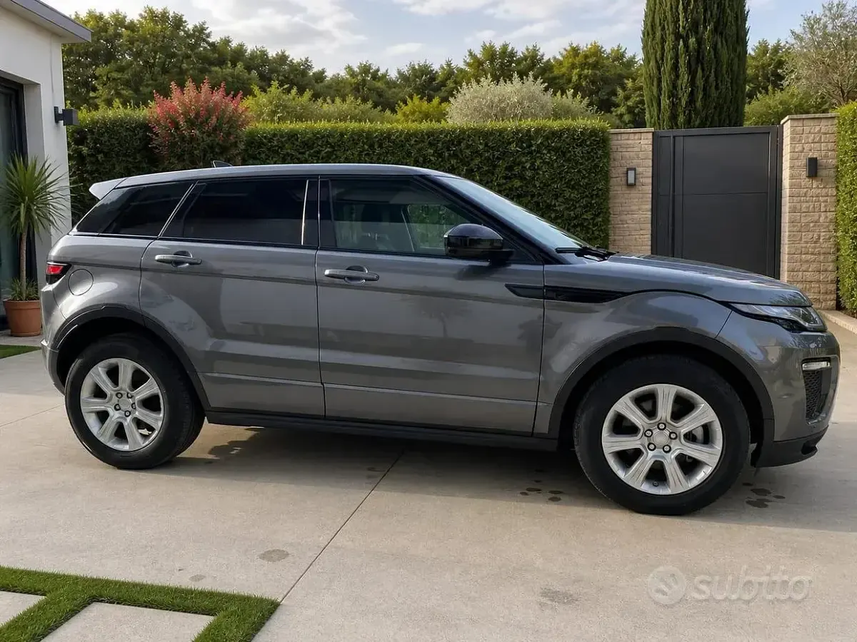 Usata Land Rover Range Rover evoque 150 CV (110 kW) 2018 Grigio SUV