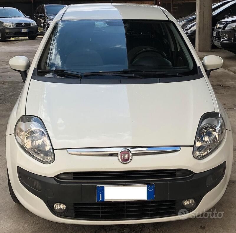 Bianco Usata 2012 Fiat Punto Lounge Due volumi | 5500 € (Molto cara) - Immagine 1/4
