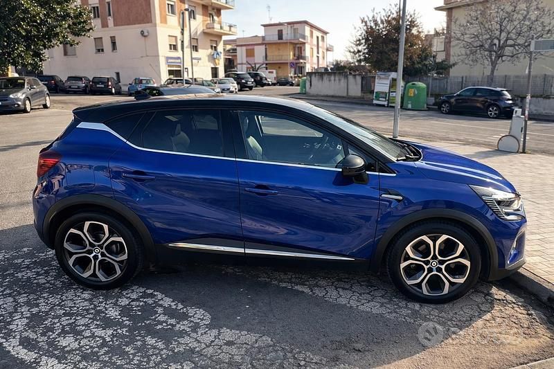 Usata Renault Captur 101 CV (74 kW) 2023 Blu SUV
