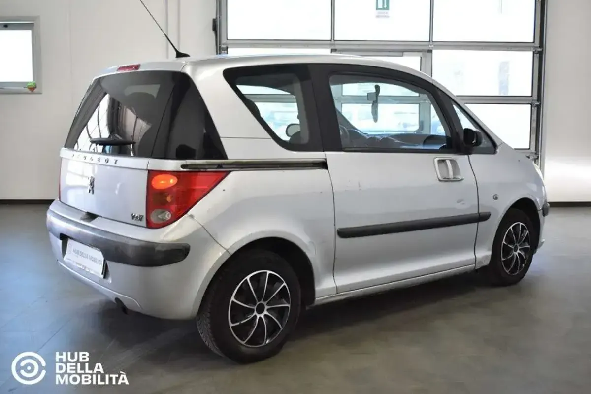 Usata Peugeot 1007 68 CV (50 kW) 2005 Argento Monovolume