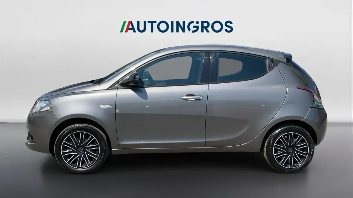 Usata Lancia Ypsilon Silver 69 CV (50 kW) 2023 Grigio Utilitaria