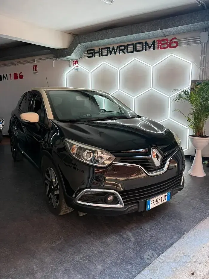 Usata Renault Captur 110 CV (80 kW) 2016 Nero SUV