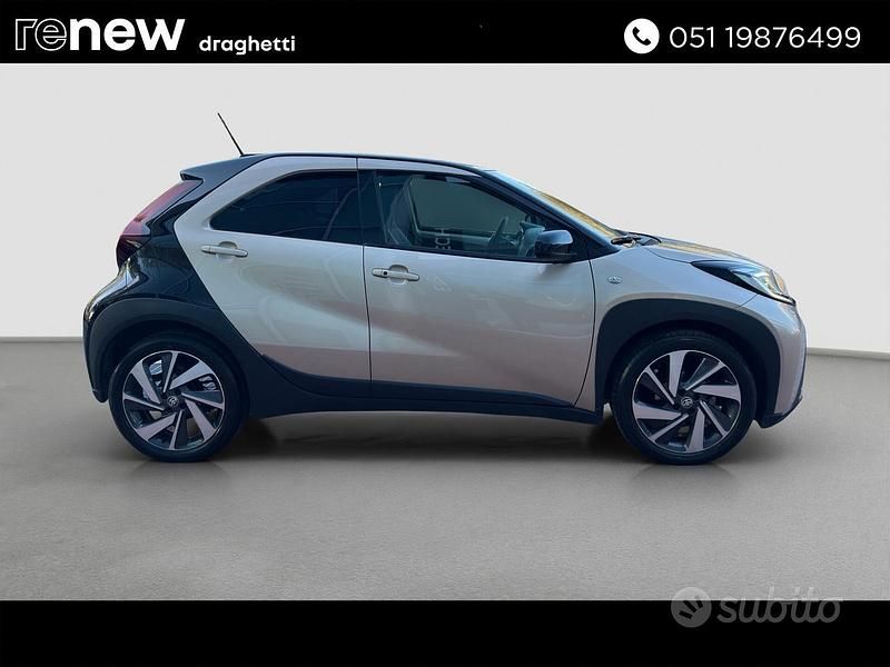 Usata Toyota Aygo X Lounge 72 CV (52 kW) 2024 Beige SUV