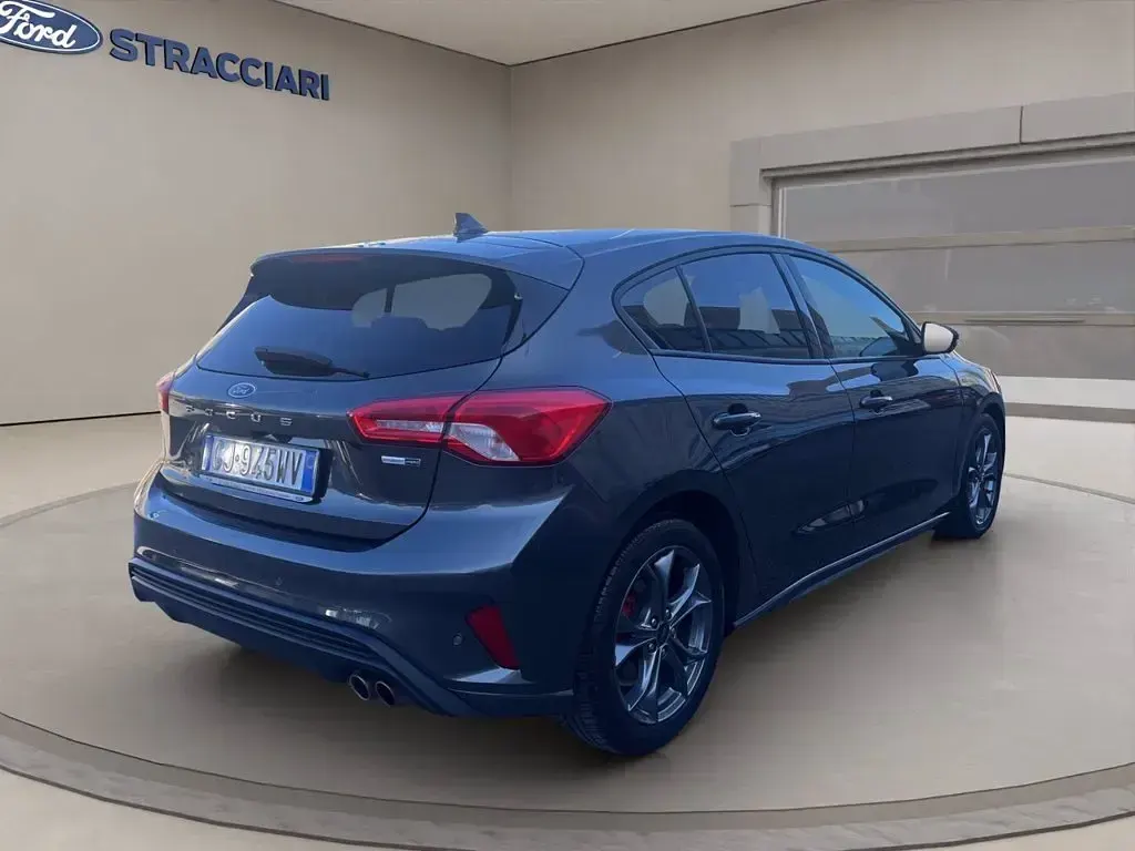 Usata Ford Focus ST-Line 125 CV (91 kW) 2022 Grigio metallizzato Berlina