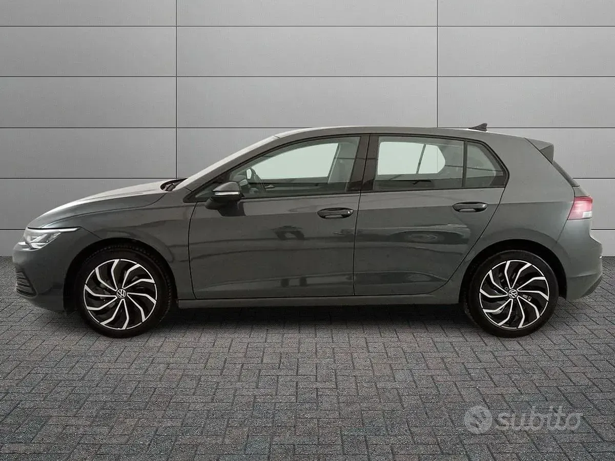 Usata VW Golf VIII Life 110 CV (80 kW) 2022 Grigio Berlina
