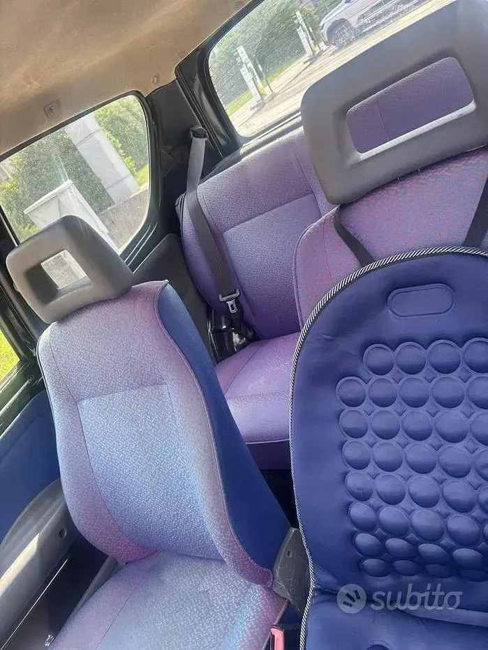 Käytetty Fiat 600 39 HP (28 kW) 2000 Musta Sedan