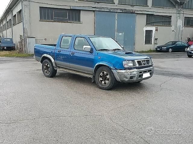 Begagnad Nissan Navara 103 HK (75 kW) 1999 Blå Pickup